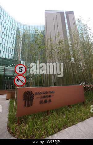 View of Banyan Tree Shanghai on the Bund in Shanghai, China, 29 October 2012.   Banyan Tree opened its first resort in Shanghai, Banyan Tree Shanghai Stock Photo