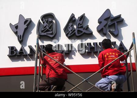 --FILE--Chinese workers install the signage of Bank of China (BOC) at a branch in Nantong city, east Chinas Jiangsu province, 18 October 2012.   Bank Stock Photo