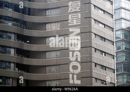 --File--View of the office building of Fosun Group in Shanghai, China, 15 July 2011.   Shanghai Fosun Pharmaceutical (Group) Co., a unit of conglomera Stock Photo