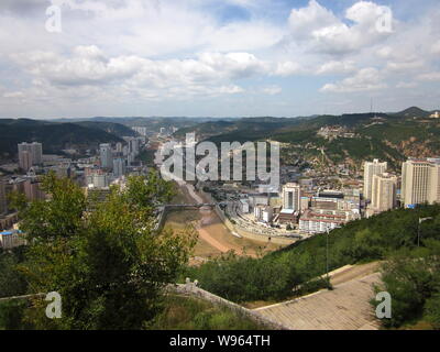 --FILE--Cityscape of YanAn city, northwest Chinas Shaanxi province, 12 September 2011.   Yanan, the iconic centre of the Communist Partys revolutionar Stock Photo