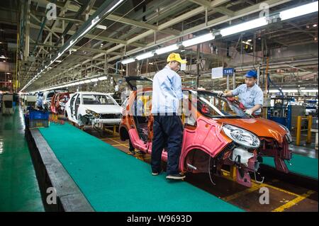--FILE--Chinese workers assemble cars on the assembly line at the auto ...