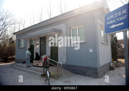 chinese public toilet.7