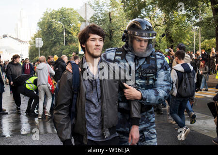 Moscow, August 10 2019. Riot police officers detain a participant of an unsanctioned walk after meeting Stock Photo