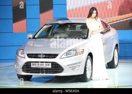 --File--A model poses by a Ford Mondeo during an auto show in Guangzhou, south Chinas Guangdong province, 21 November 2011.   Changan Ford Mazda has b Stock Photo