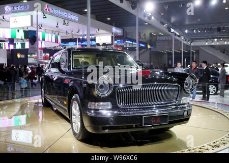 --FILE--Visitors look at a Red Flag (Hongqi) limousine of FAW during the 8th China (Guangzhou) International Automobile Exhibition, known as Auto Guan Stock Photo