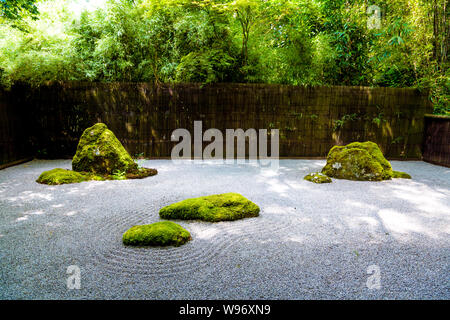 Zen rock garden (karesansui) at the Japanese Garden in St Mawgan, Cornwall, UK Stock Photo