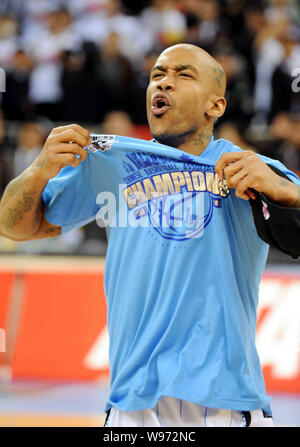 FILE--Stephon Marbury of the Beijign Ducks, center, holds up ...