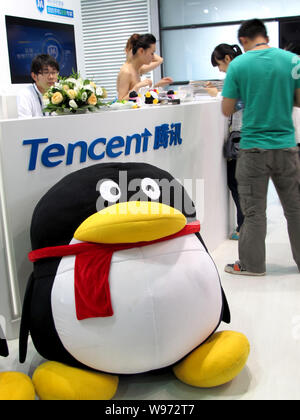 --File--People visit the stand of Tencent during the Mobile Asia Expo 2012 in Shanghai, China, 21 June 2012.    As Western social-media and Internet c Stock Photo