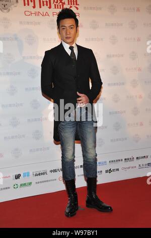 Chinese actor Lu Yi poses during a fashion awards ceremony in Beijing, China, 5 January 2012. Stock Photo