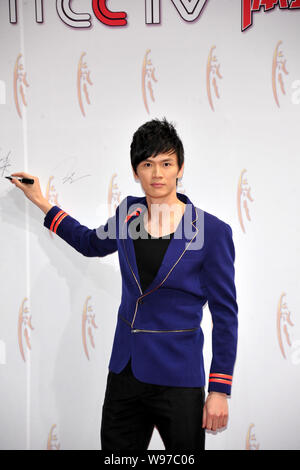 Chinese badminton player Bao Chunlai poses on the red carpet before the 2011 CCTV Sports Personality Award Ceremony in Beijing, China, 15 January 2012 Stock Photo