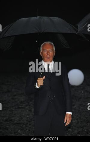 Italian designer Giorgio Armani poses for photographers during the  presentation of the Armani Casa collection in Milan April 12, 2011.  REUTERS/Alessandro Garofalo (ITALY - Tags: SOCIETY FASHION Stock Photo -  Alamy