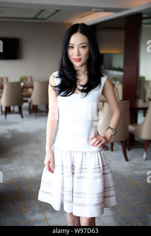 Chinese actress Huo Siyan poses during a press conference for the new movie, Eat Drink Man Woman: Joyful Reunion, in Chengdu, southwest Chinas Sichuan Stock Photo