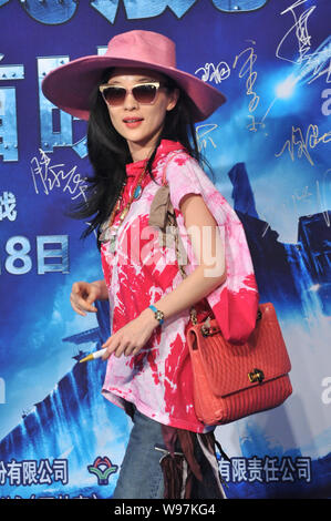 Chinese actress Huo Siyan attends the premiere ceremony for the new movie, Battleship, in Beijing, China, 15 April 2012. Stock Photo