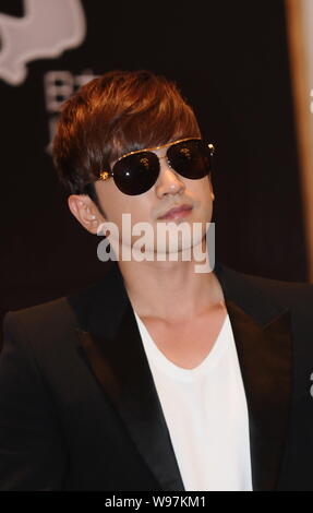 Shinhwa's Lee Min-woo to Share Wedding Preparations on 'Salim Nam'