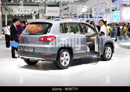 Visitors look at the Shanghai VW TIGUAN TSI during an auto show in Shenzhen, south Chinas Guangdong province, 7 June 2011.  Shanghai Volkswagen sold 8 Stock Photo