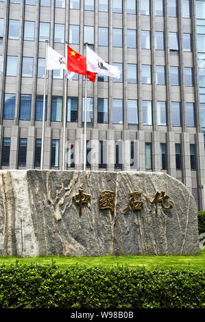 --File--View of the headquarters of Sinopec in Beijing, China, 23 July 2010.   China Petrochemical Corporation, or Sinopec Group, said Tuesday (9 Augu Stock Photo