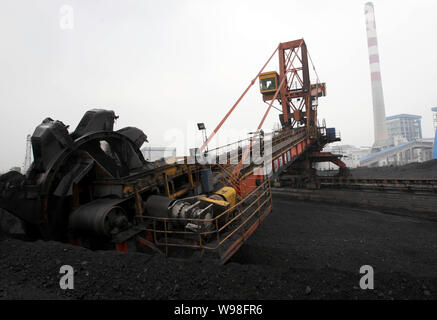 Coal to used for electricity generation is being tranported by belt conveyor at a coal-fired power plant in Huaibei city, east Chinas Anhui province, Stock Photo