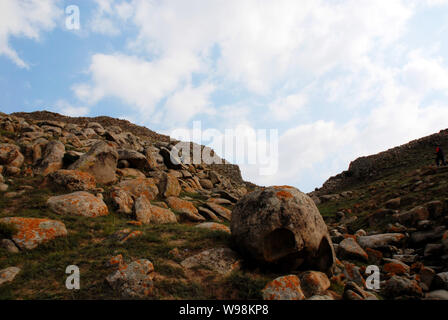 View of the relic of the Great Wall of Qin Dynasty in Guyang county, Baotou city, north Chinas Inner Mongolia Autonomous Region, 7 September 2008. Stock Photo