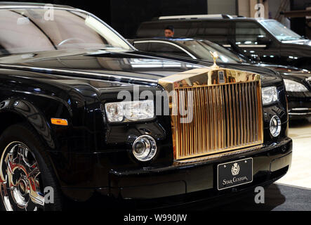 RollsRoyce Phantom khoác chiếc áo độ thành xe limousine