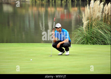 Adam Scott of Australia considers a putt in the first-day competition during the 2011 WGC-HSBC Champions golf tournament at the Sheshan International Stock Photo