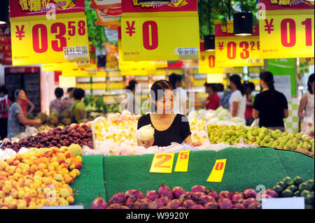 Chinese customers shop for fruits at a supermarket in Qionghai city, south Chinas Hainan province, 9 September 2011.   Chinas consumer price index (CP Stock Photo