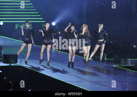 South k pop girl group kara hi-res stock photography and