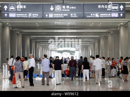 People visit the Nanjing South Railway Station, part of the Beijing-Shanghai High-speed Railway project, in Nanjing city, east Chinas Jiangsu province Stock Photo