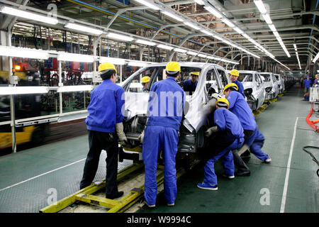 --FILE--Chinese workers assemble cars on the assembly line at an auto ...