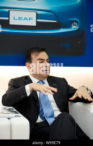 --FILE--Carlos Ghosn, CEO and President of Renault and Nissan, is interviewed at the Shanghai Auto Show in Shanghai, China, 19 April 2011.  French aut Stock Photo