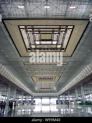 People visit the Nanjing South Railway Station, part of the Beijing-Shanghai High-speed Railway project, in Nanjing city, east Chinas Jiangsu province Stock Photo