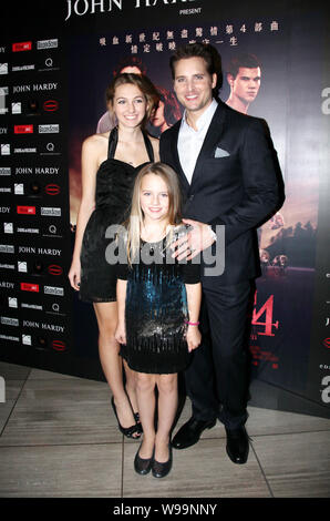 U.S. actor Peter Facinelli and his daughters attend a promotional event for the movie, The Twilight Saga: Breaking Dawn - Part 1, in Hong Kong, China, Stock Photo