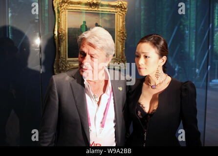 Yves Carcelle (L), Chairman and CEO of Louis Vuitton, Chinese actress Gong  Li (C) and an unnamed guest cut the ribbon during the opening ceremony of a  Stock Photo - Alamy