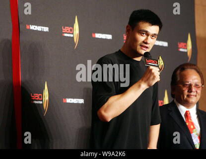 Chinese basketball player Yao Ming of the Houston Rockets speaks next to Noel Lee, founder and CEO of Monster Cable Products Inc., during a press conf Stock Photo