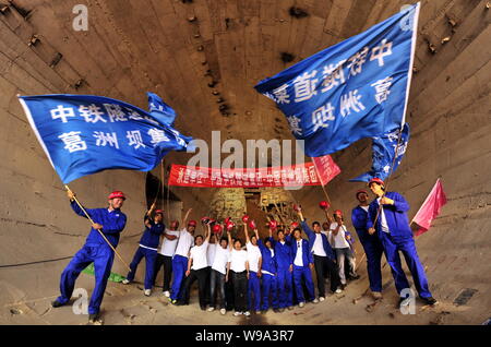 Chinese construction workers celebrate for the breakthrough of the tunnel under the Yellow River (or Huanghe) on the middle route of the South-to-Nort Stock Photo