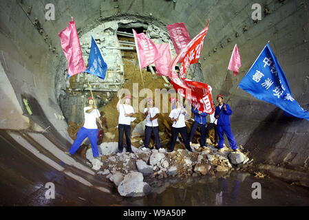 Chinese construction workers celebrate for the breakthrough of the tunnel under the Yellow River (or Huanghe) on the middle route of the South-to-Nort Stock Photo