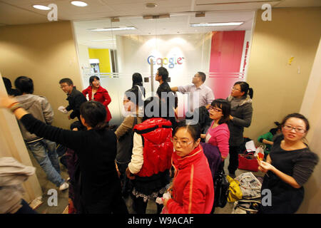 Chinese employees of seven advertising agencies protest at the Google Shanghai office in Raffles City building in Shanghai, China, 9 November 2010. Stock Photo