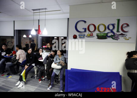 Chinese employees of seven advertising agencies protest at the Google Shanghai office in Raffles City building in Shanghai, China, 9 November 2010. Stock Photo