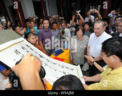 IOC (International Olympic Committee) President Jacques Rogge, second right, and his wife Anne Rogge look at a calligraphic scroll at Hanshan Temple i Stock Photo