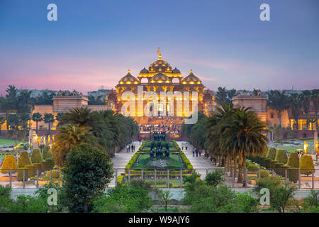 Akshardham Temple at night, in Delhi, India Stock Photo