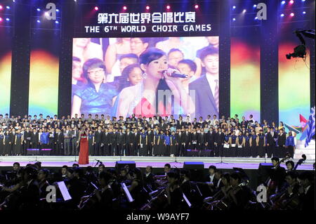 Participants perform at the closing ceremony of the 6th World Choir Games in Shaoxing, east Chinas Zhejiang Province, July 26, 2010.   From July 15th Stock Photo