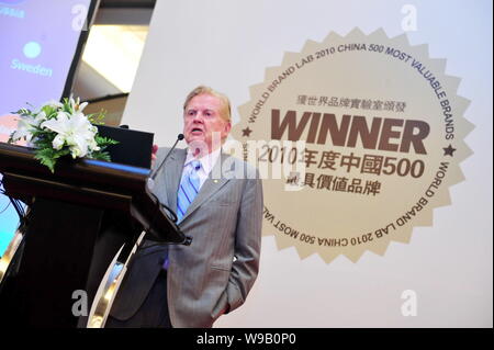 Robert Mundell, winner of the Nobel Prize in Economics in 1999 and known as the Father of the Euro, speaks at the launch ceremony of the World Brand L Stock Photo
