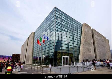 Visitors walk past the Italy Pavilion in the World Expo site in Shanghai, China, 4 May 2010. Stock Photo