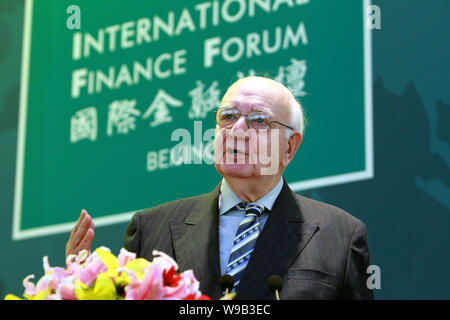 Paul Volcker, former chairman of the U.S. Federal Reserve, speaks at the International Finance Forum at the Diaoyutai State Guest House in Beijing, Ch Stock Photo