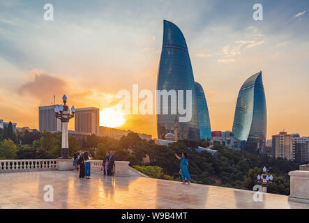 Baku, Azerbaijan August 10, 2019 Tourists take pictures in the upland park Stock Photo