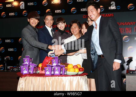 (From left) South Korean actors Jung Ji-hoon, known as Rain, and Daniel Henney, actress Lee Na-yeong (Lee Na-young), director Kwak Jung-Hwan, actress Stock Photo