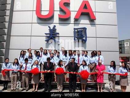 Jose Villarreal front fifth left Commissioner General of the USA