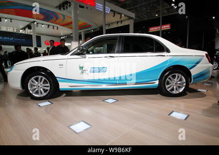 Visitors look at a Roewe 750 hybrid car of SAIC at the 11th Beijing International Automotive Exhibition, known as Auto China 2010, in Beijing, China, Stock Photo