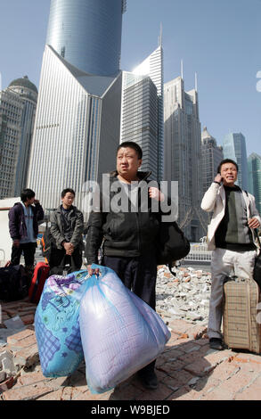 --FILE--Chinese migrant workers arrive at a construction site in the Lujiazui Financial District in Pudong, Shanghai, China, 17 March 2010.   Shanghai Stock Photo