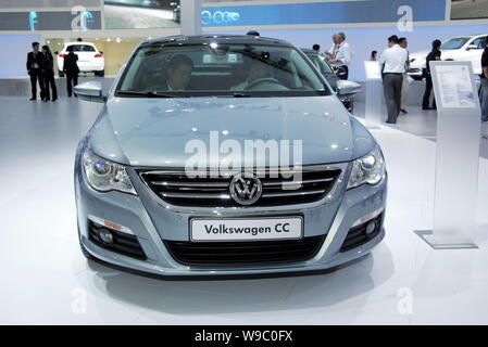 --FILE--Visitors try a Volkswagen Passat CC during an auto show in Guangzhou city, south Chinas Guangdong province, 18 November 2008.   Starting in 20 Stock Photo