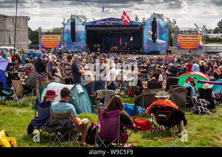 UK, England, Oxfordshire, Cropredy, Fairport’s Cropredy Convention annual music festival crowd and stage Stock Photo